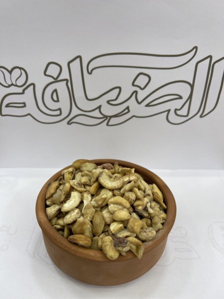 كاجو مكسر (غير محمص)